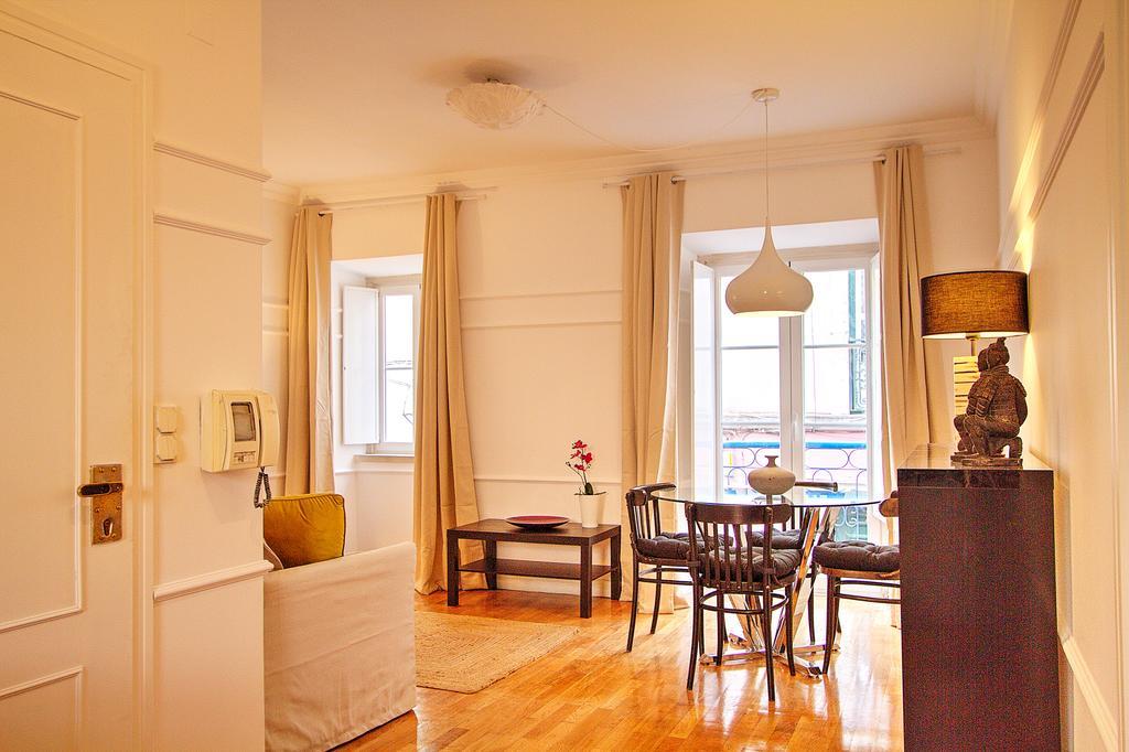 Apartamento Heart Of Bairro Alto-Live Like A Local Lisboa Exterior foto