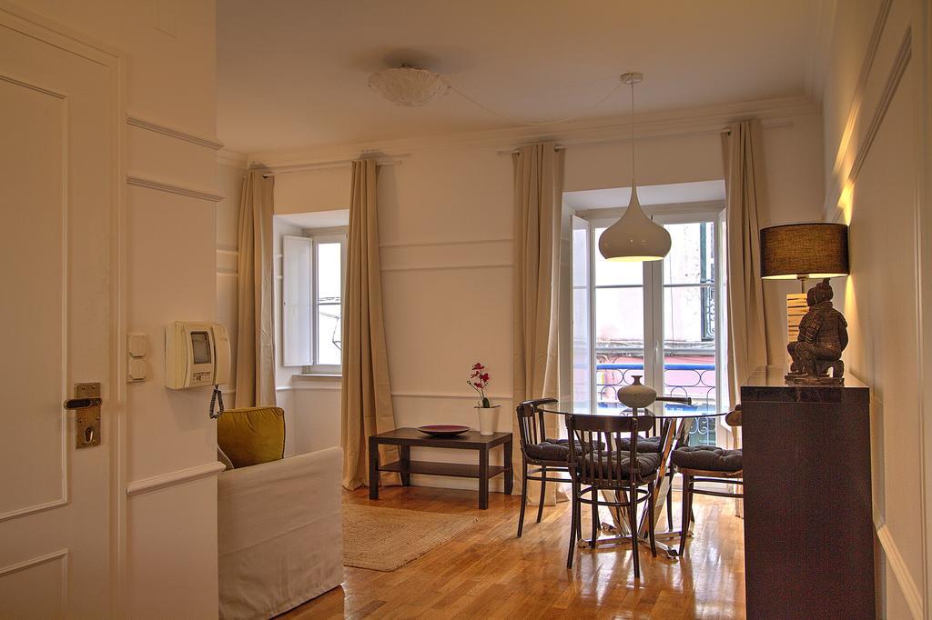 Apartamento Heart Of Bairro Alto-Live Like A Local Lisboa Exterior foto